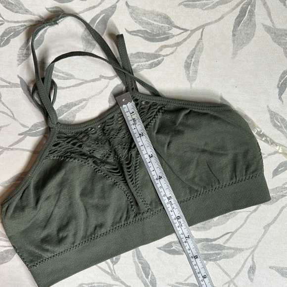 CHARLOTTE RUSSE | WOMEN'S OLIVE GREEN CUT OUT BRALETTE - Picture 7 of 8